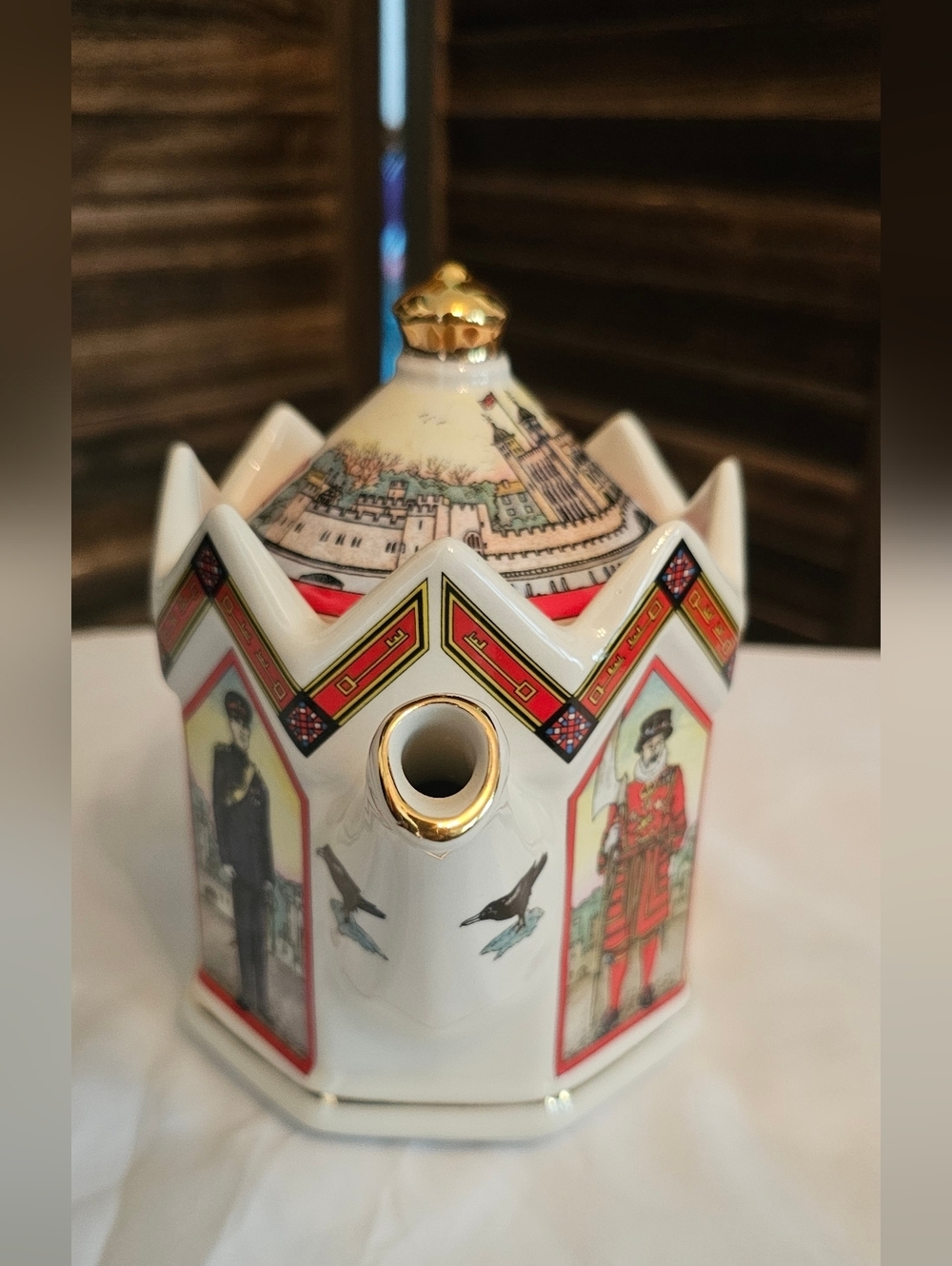 Vintage 80s James Sadler Tower of London Teapot Personnel of the Tower - Picture 3 of 13